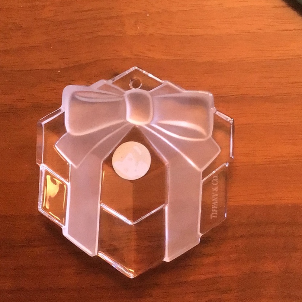 Tiffany & Co. "Tiffany box" vintage glass ornament - Picture 4 of 4